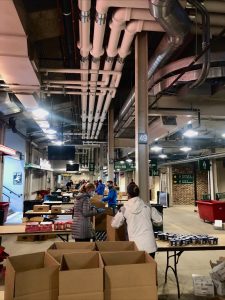 Wrigley Field hosts Lakeview Food Pantry